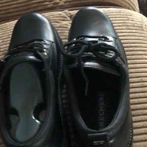 Men’s Sketchers Leather shows. New never worn.